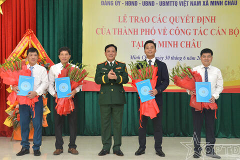 Tư lệnh Bộ Tư lệnh Thủ đô Hà Nội dự Lễ trao các quyết định về công tác cán bộ tại xã Minh Châu và xã Quảng Oai