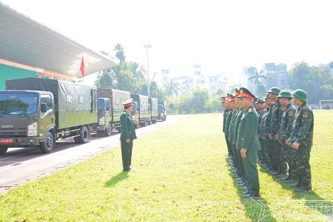 Bộ Tư lệnh Thủ đô Hà Nội lên đường tiếp sức Gia Lai: Hơn 30 tấn hàng hóa mang hơi ấm miền Bắc