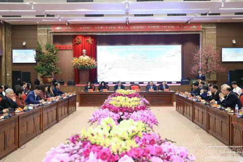 Thành uỷ Hà Nội gặp mặt lãnh đạo các cơ quan báo chí, đại biểu văn nghệ sĩ, trí thức, nhà khoa học