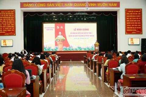 Khai giảng lớp Bồi dưỡng kiến thức quốc phòng và an ninh đối tượng 3 năm 2025