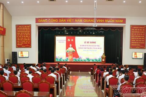 Bế giảng lớp bồi dưỡng kiến thức quốc phòng và an ninh đối tượng 3