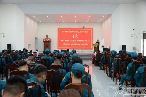 Xã Hồng Sơn kết nạp dân quân năm thứ Nhất