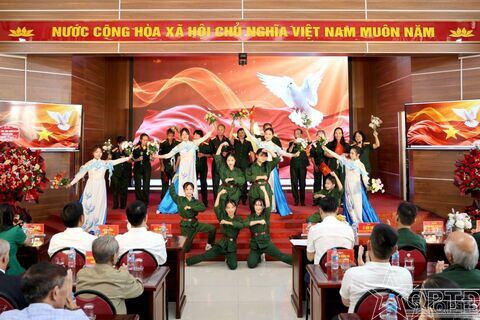 Phường Phú Thượng kỷ niệm 80 năm Ngày truyền thống Lực lượng vũ trang Thủ đô