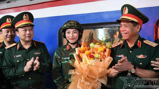 <a href="/thoi-su-chinh-tri/quan-doi" title="Quân đội" rel="dofollow">Quân đội</a>