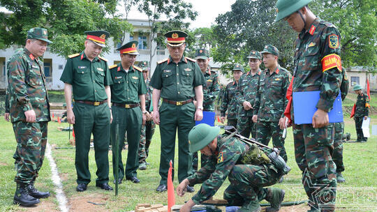 <a href="/quoc-phong-an-ninh/huan-luyen-sscd" title="Huấn luyện SSCĐ" rel="dofollow">Huấn luyện SSCĐ</a>
