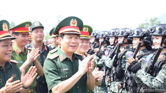 <a href="/thoi-su-chinh-tri/quan-doi" title="Quân đội" rel="dofollow">Quân đội</a>