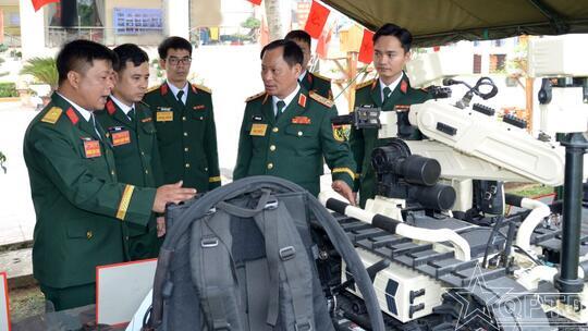 <a href="/quoc-phong-an-ninh/cong-tac-dang-cong-tac-chinh-tri" title="Công tác Đảng - Công tác Chính trị" rel="dofollow">Công tác Đảng - Công tác Chính trị</a>