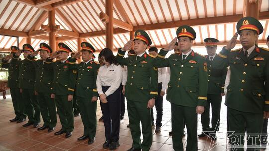<a href="/quoc-phong-an-ninh/hau-phuong-quan-doi2" title="Hậu phương quân đội" rel="dofollow">Hậu phương quân đội</a>