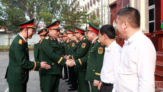 <a href="/quoc-phong-an-ninh/huan-luyen-sscd" title="Huấn luyện SSCĐ" rel="dofollow">Huấn luyện SSCĐ</a>