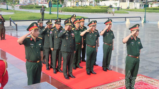 <a href="/thoi-su-chinh-tri/quan-doi" title="Quân đội" rel="dofollow">Quân đội</a>