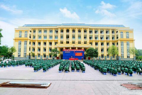 Khai giảng khóa học Giáo dục quốc phòng và an ninh cho gần 900 sinh viên Trường Đại học Khoa học và Công nghệ Hà Nội