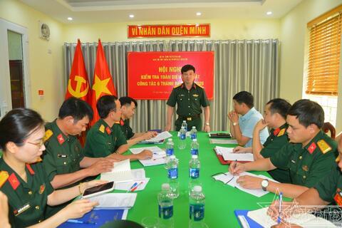 Kiểm tra kết quả thực hiện nhiệm vụ quân sự, quốc phòng 6 tháng đầu năm 2026 tại phường Ô Chợ Dừa