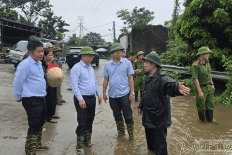 Ban CHQS phường Chương Mỹ kịp thời khơi thông dòng chảy, giảm nguy cơ ngập úng tại Tổ dân phố 18