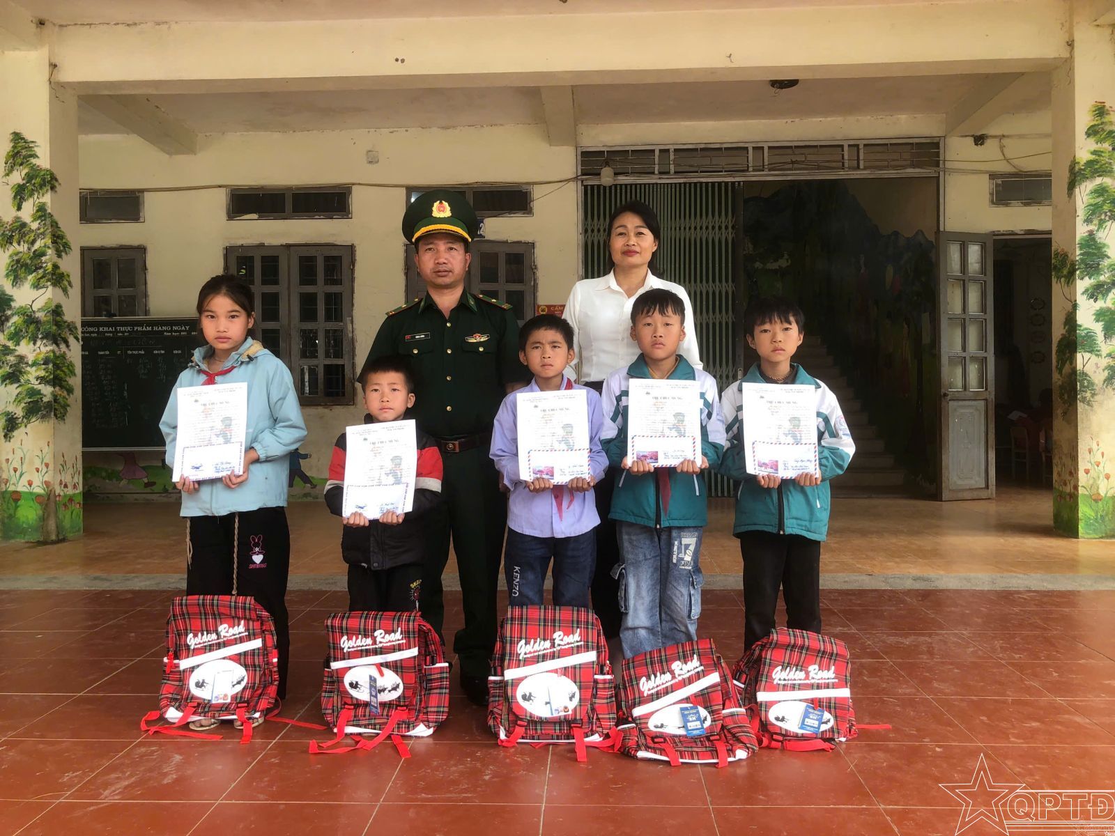 Bài 2: Nơi học trò được nâng bước, bà con học luật bằng công nghệ