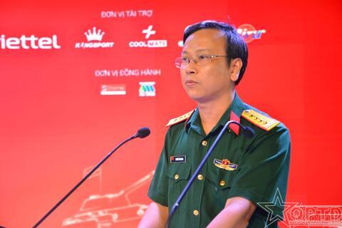 Cầu truyền hình chính luận nghệ thuật “Dưới cờ vinh quang”: Bản hòa ca tôn vinh những giá trị lịch sử