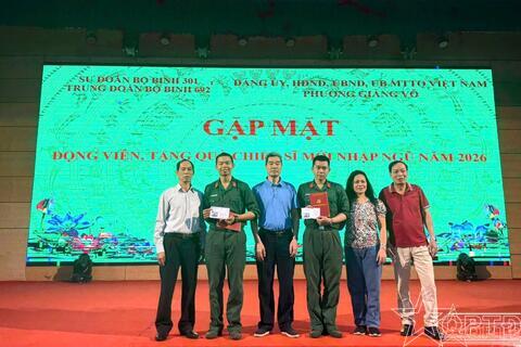 Phường Giảng Võ thăm, động viên chiến sĩ mới năm 2026