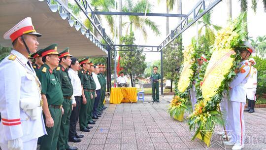 <a href="/quoc-phong-an-ninh/hau-phuong-quan-doi2" title="Hậu phương quân đội" rel="dofollow">Hậu phương quân đội</a>